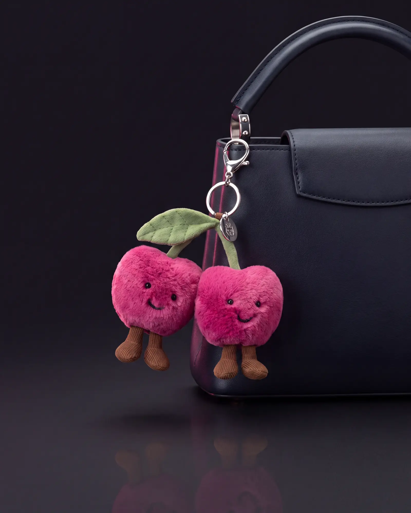 Amuseables Cherries Bag Charm、別角度からの一枚。