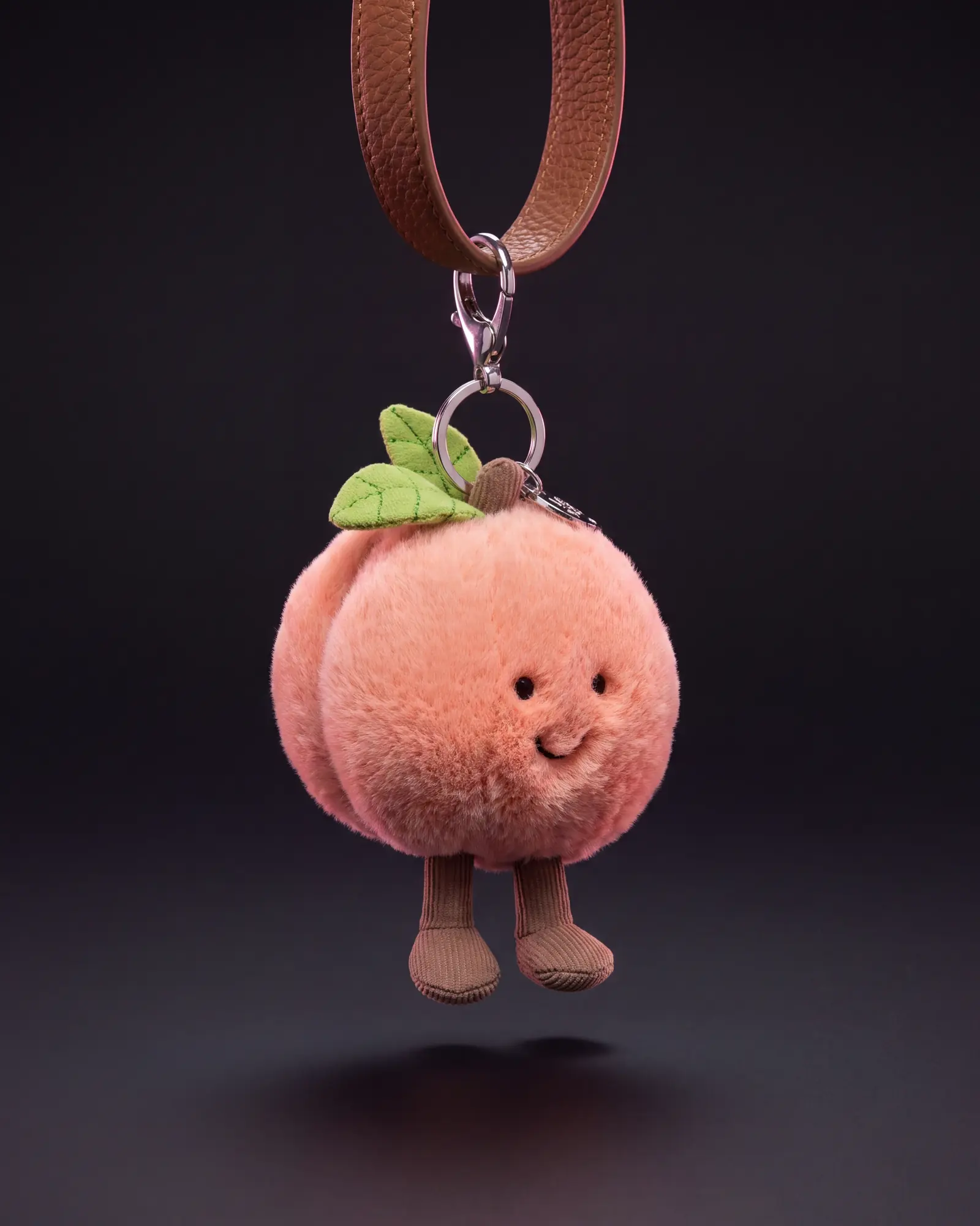 Amuseables Peach Bag Charm、別角度からの一枚。