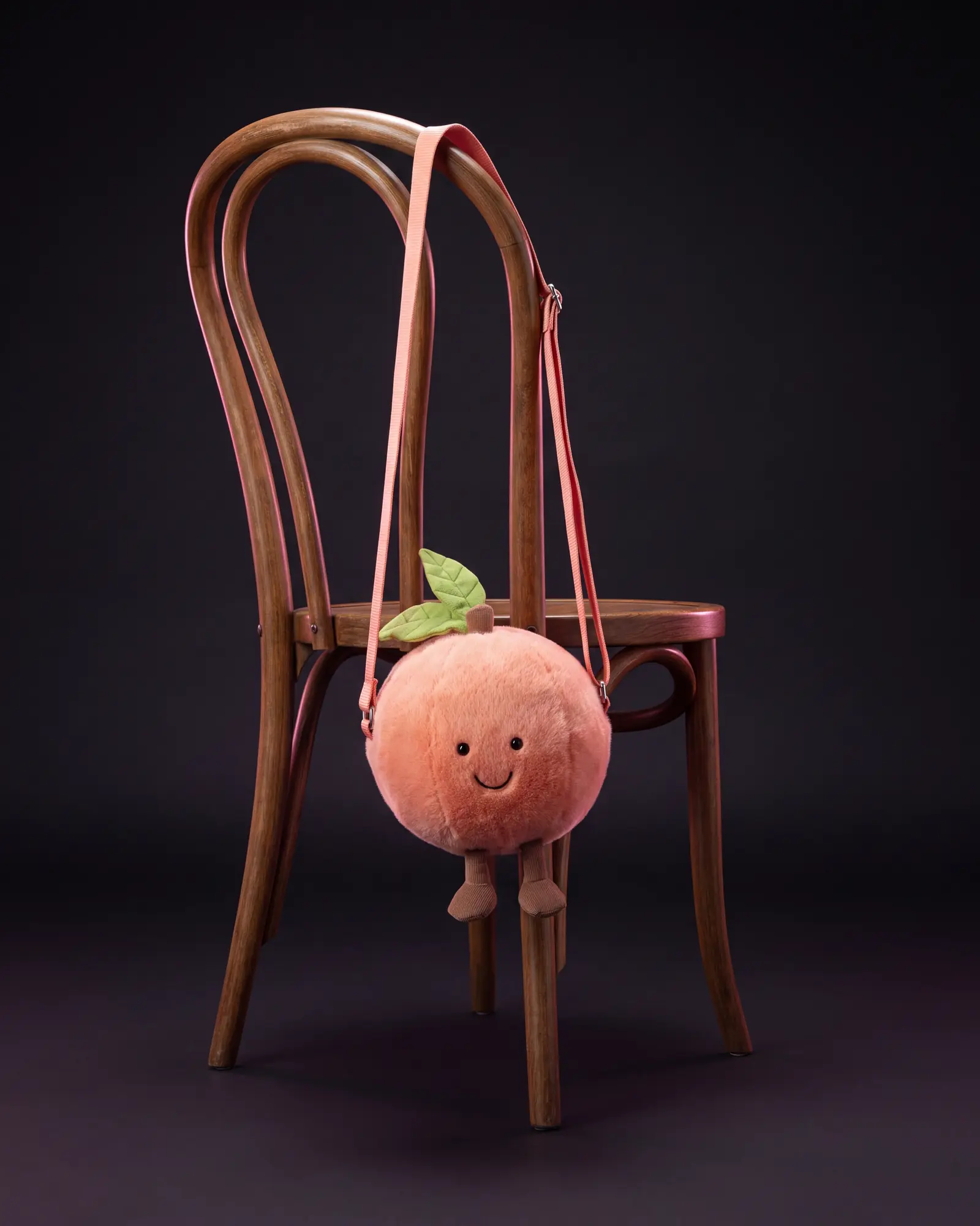 Amuseables Peach Shoulder Bag、別角度からの一枚。