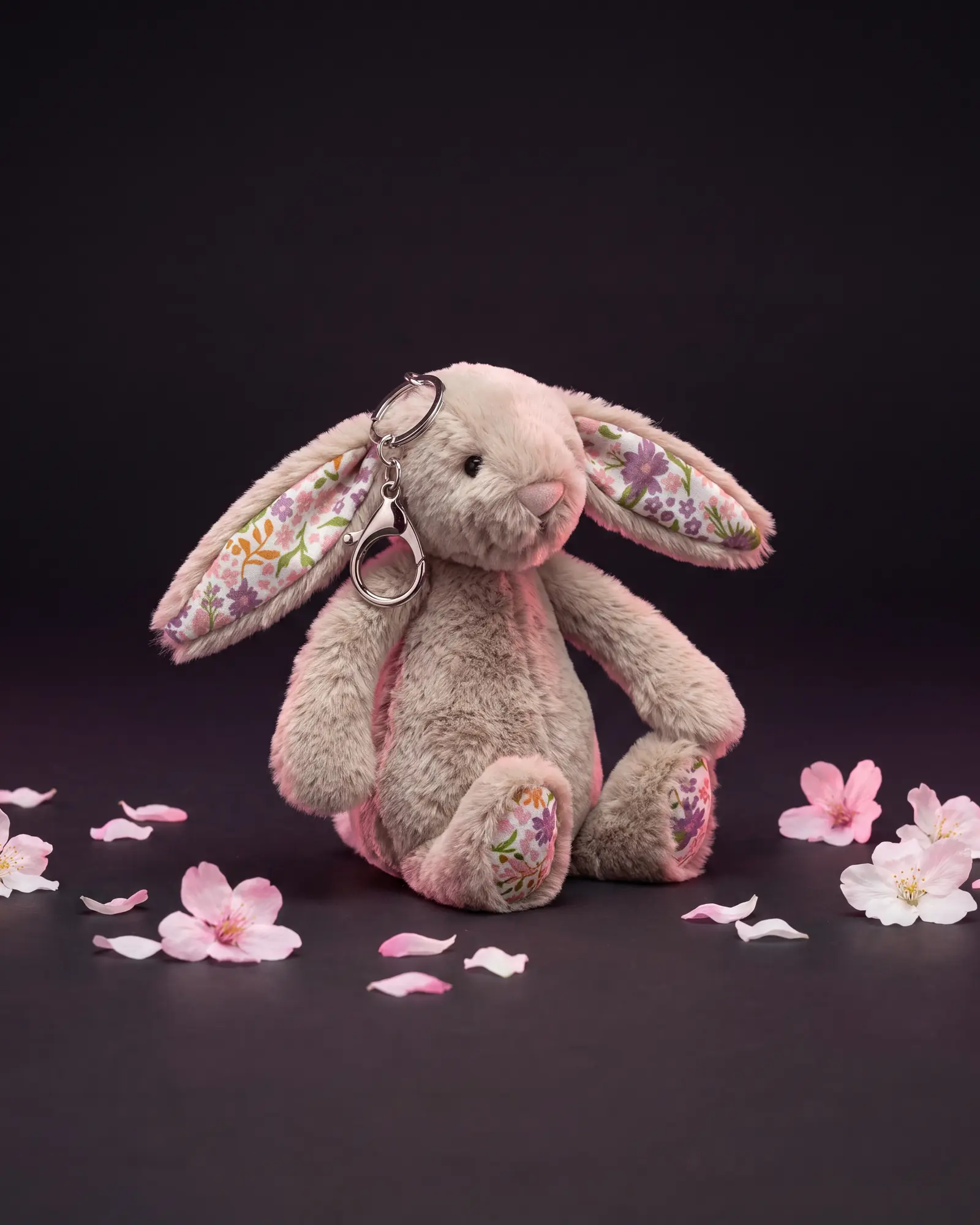 Blossom Beige Bunny 'Petal' Bag Charm、別角度からの一枚。