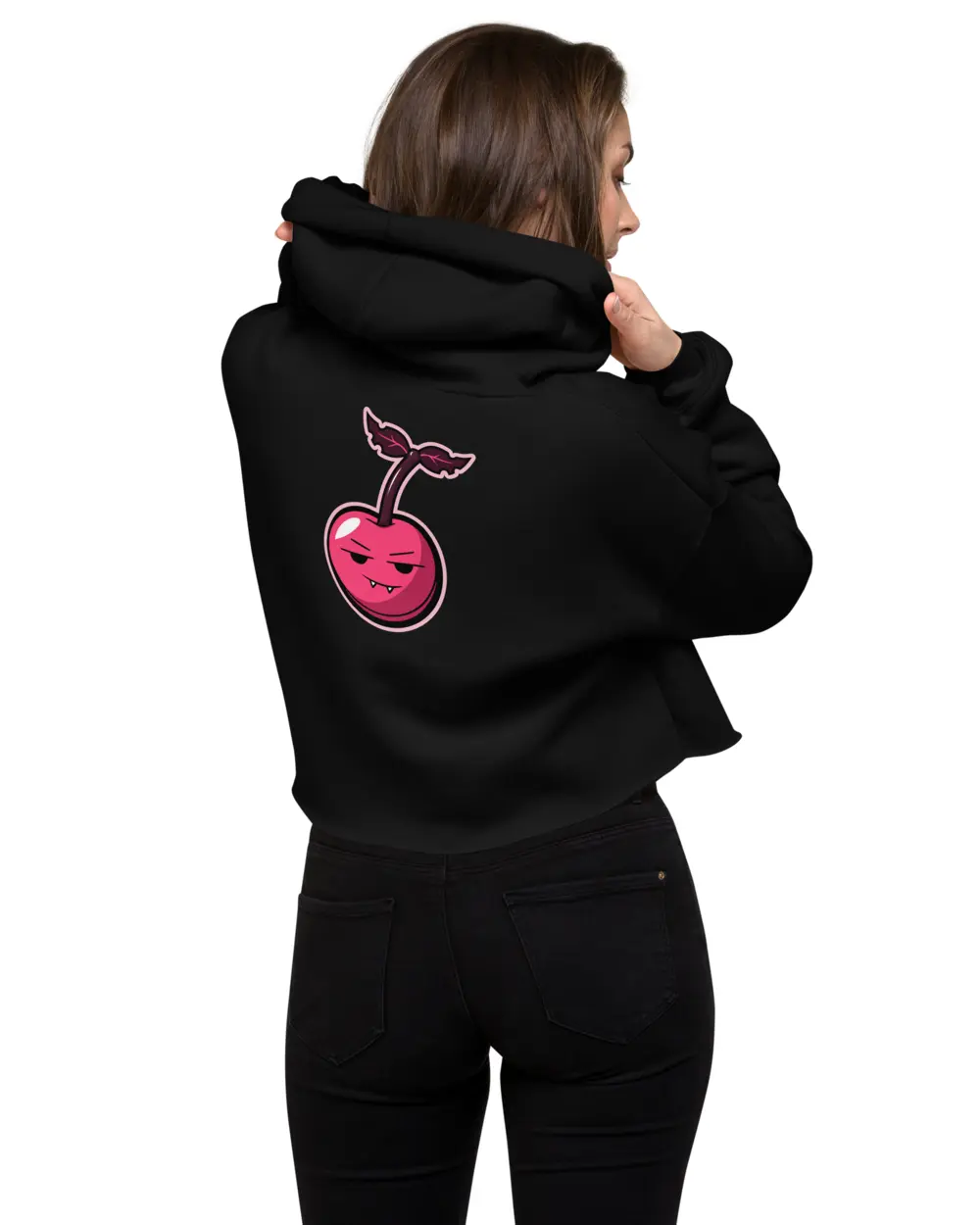 着用したCherry Crop Hoodieを肩越しに見たところ、背中の大きなさくらんぼ。