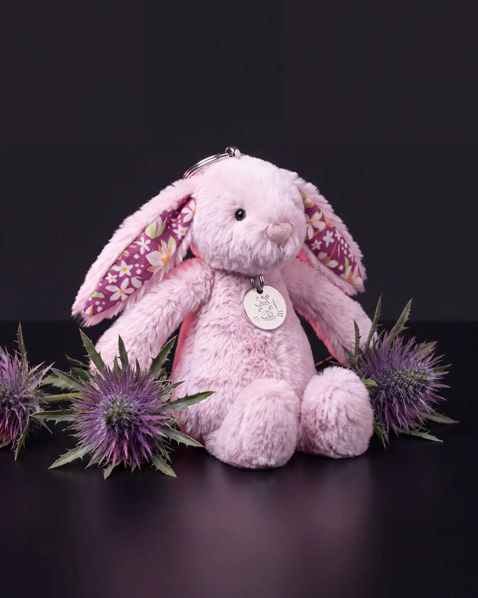 Thistlepop Blossom Bunny Bag Charm、別角度からの一枚。